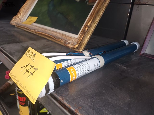 Lot 177 - somfy motor voor rolluiken. 2 stuks - afbeelding 1 van  2