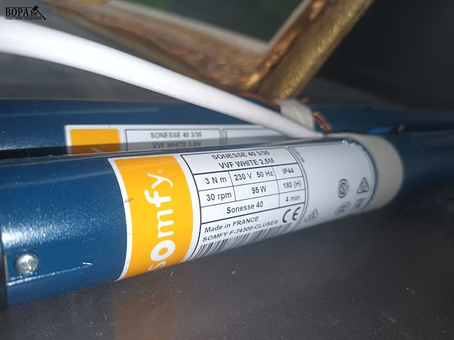 Lot 177 - somfy motor voor rolluiken. 2 stuks - afbeelding 2 van  2