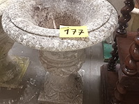 Lot 177 - tuinvaas in beton - afbeelding 4 van  4