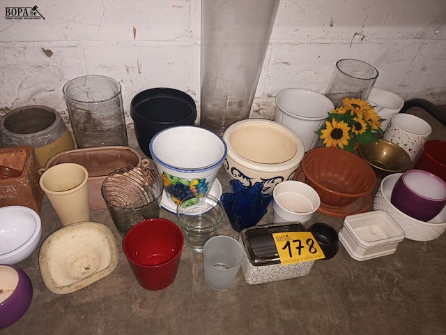 Lot 178 - bloempotten. 30 stuks - afbeelding 1 van  3