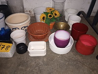 Lot 178 - bloempotten. 30 stuks - afbeelding 3 van  3