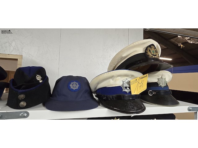 Lot 178 - nederland 3 kepies + 1 pet + 1 schuitje - afbeelding 1 van  5