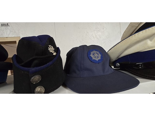 Lot 178 - nederland 3 kepies + 1 pet + 1 schuitje - afbeelding 2 van  5