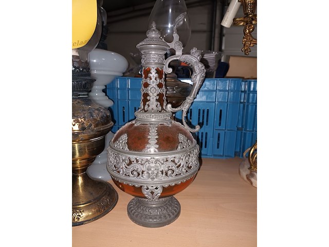 Lot 178 - sierfles en olielampen. 4 stuks - afbeelding 2 van  4