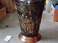 Lot 179 - antieken rode koperen paraplubak - afbeelding 2 van  2