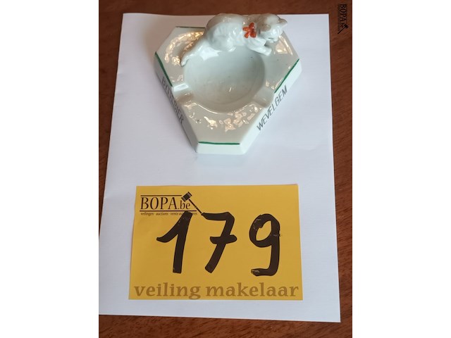 Lot 179 - asbak met kat - afbeelding 4 van  4
