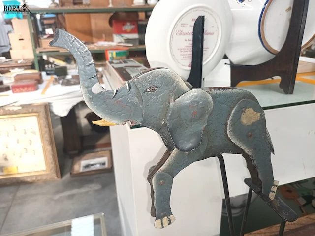 Lot 179 - balancierspeelgoed olifant - afbeelding 2 van  4