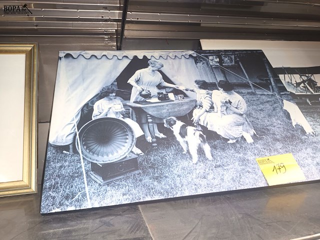 Lot 179 - canvas. 2 stuks - afbeelding 2 van  3