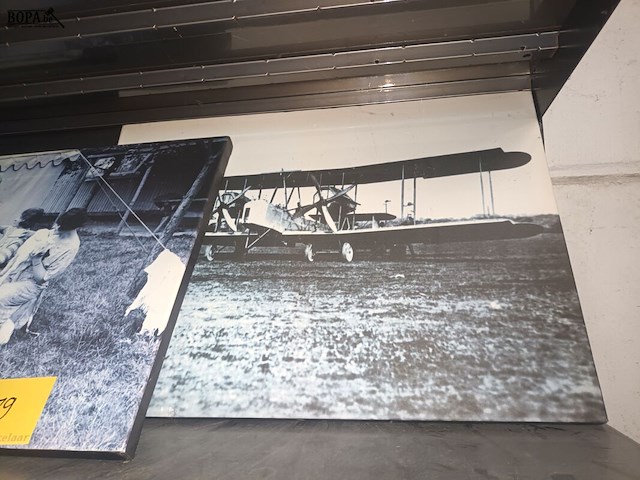Lot 179 - canvas. 2 stuks - afbeelding 3 van  3