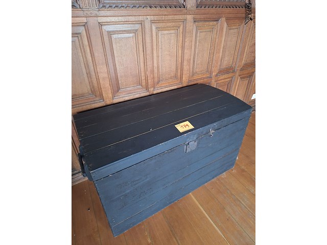 Lot 179 - houten kist - afbeelding 1 van  2