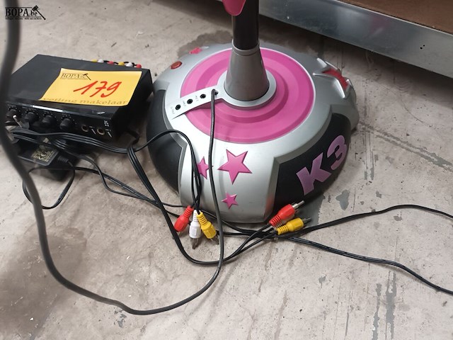 Lot 179 - k3 kindermicrofoon en karaokeregelaar - afbeelding 3 van  4