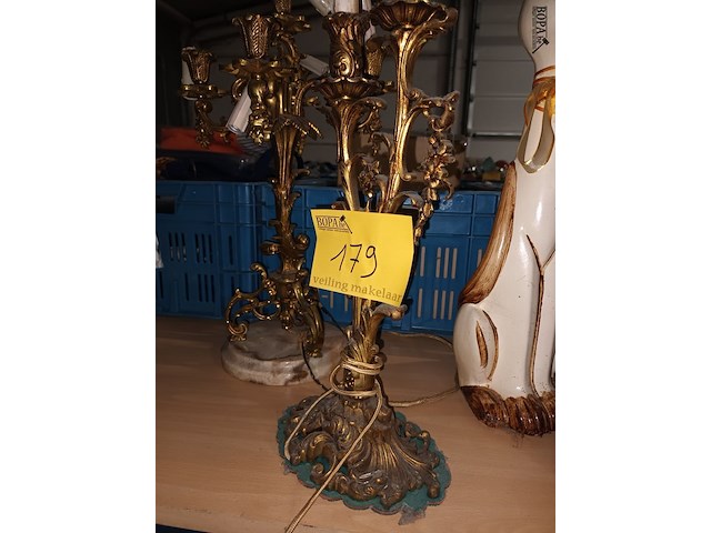 Lot 179 - koperen kandelaar. 2 stuks - afbeelding 3 van  3