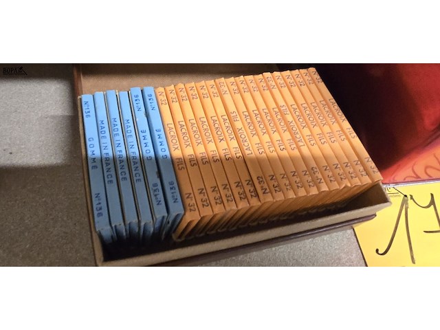 Lot 179 - lot lucifers en sigarettenblaadjes - afbeelding 2 van  3