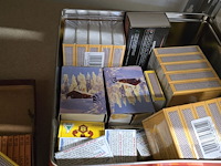 Lot 179 - lot lucifers en sigarettenblaadjes - afbeelding 3 van  3