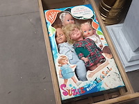 Lot 179 - poppenbedje met poppen - afbeelding 4 van  4