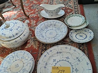 Lot 179 - servies belgisch aardewerk blauwe kleur: soepterrine, borden - afbeelding 1 van  5