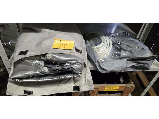 Lot 18 - afdekhoes, barbecue hoes 2 stuks - afbeelding 1 van  3