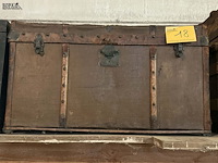 Lot 18 - antieken houten reiskist