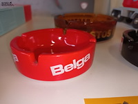 Lot 18 - asbakken en aansteker. 4 stuks - afbeelding 2 van  4