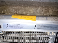 Lot 18 - batterijlader en insektenlamp - afbeelding 2 van  3