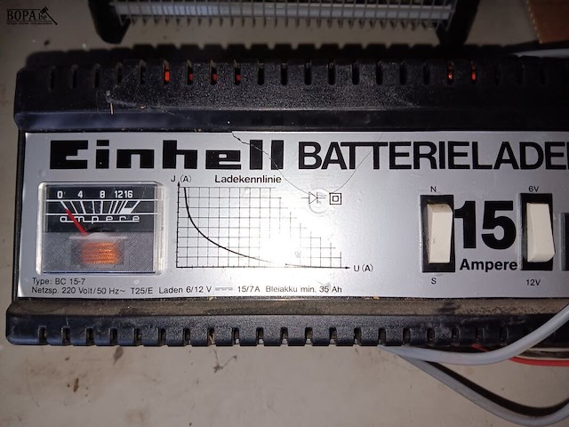 Lot 18 - batterijlader en insektenlamp - afbeelding 3 van  3