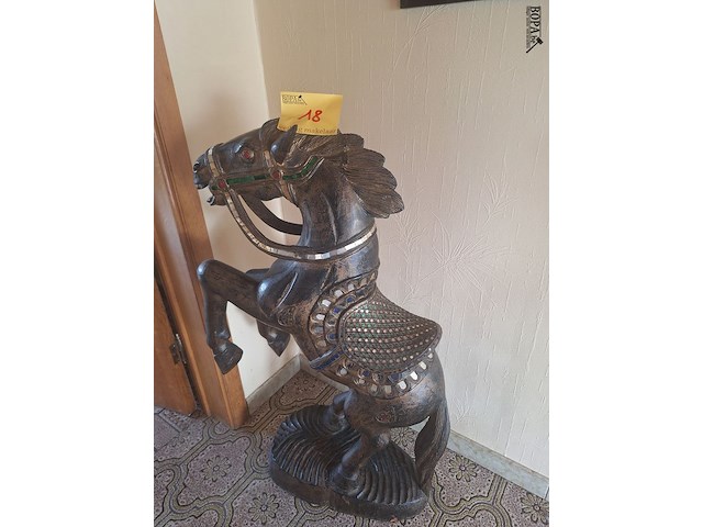 Lot 18 - beeld paard - afbeelding 1 van  3