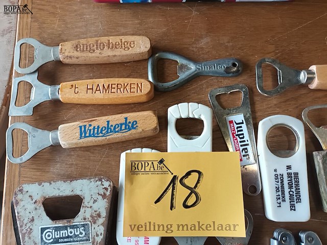 Lot 18 - biersleutels. 29 stuks - afbeelding 2 van  5