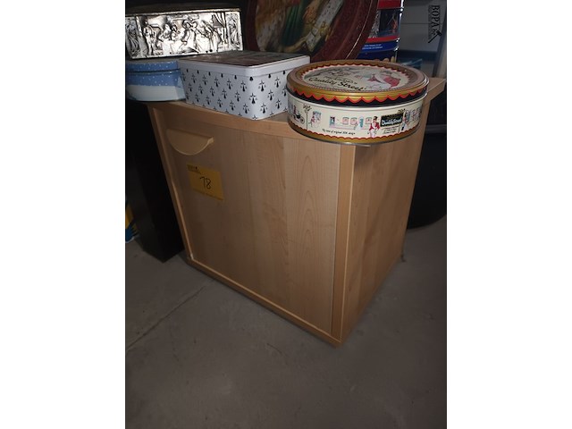 Lot 18 - bijzetkastje - afbeelding 2 van  3