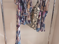 Lot 18 - blouses en kleedjes maat 38. 5 stuks
