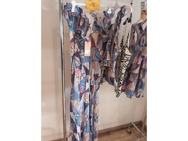 Lot 18 - blouses en kleedjes maat 38. 5 stuks - afbeelding 2 van  4