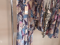 Lot 18 - blouses en kleedjes maat 38. 5 stuks - afbeelding 2 van  4