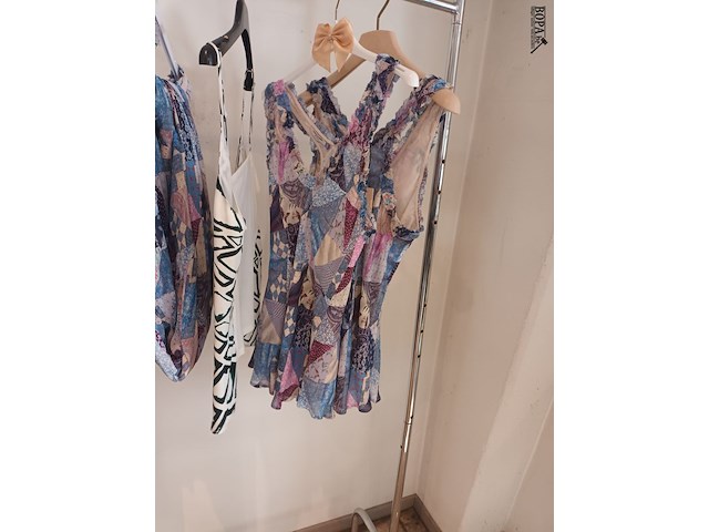 Lot 18 - blouses en kleedjes maat 38. 5 stuks - afbeelding 3 van  4
