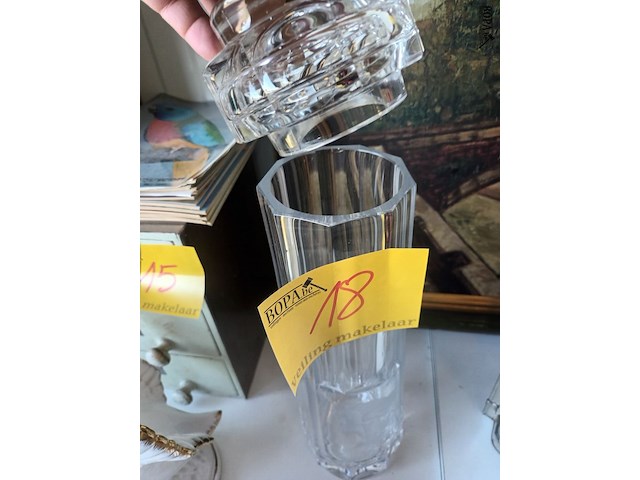 Lot 18 - boheemse deksel vaas kristal - afbeelding 4 van  6