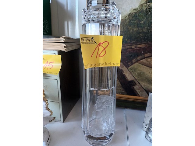 Lot 18 - boheemse deksel vaas kristal - afbeelding 6 van  6