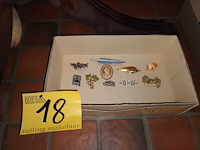 Lot 18 - broches. 10 stuks