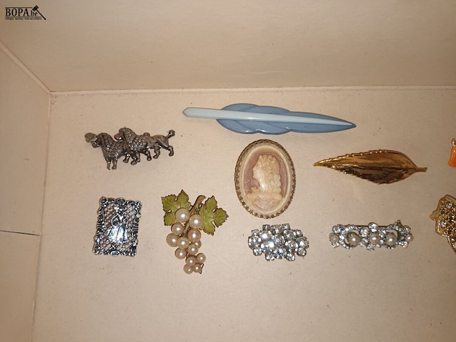 Lot 18 - broches. 10 stuks - afbeelding 2 van  3