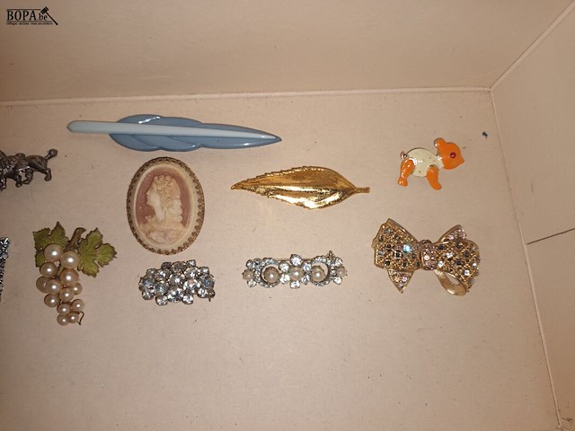 Lot 18 - broches. 10 stuks - afbeelding 3 van  3