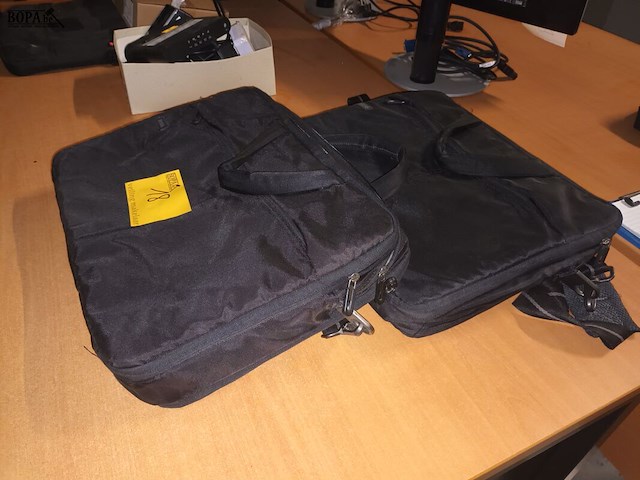 Lot 18 - draagtas voor dell laptop. 2 stuks - afbeelding 2 van  3