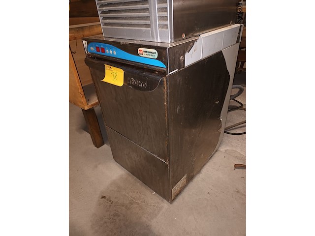 Lot 18 - glazenwasmachine kromo - afbeelding 2 van  4