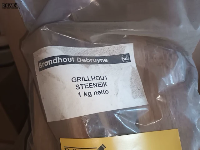 Lot 18 - grillhout steeneik 1 kg. 21 stuks - afbeelding 2 van  3