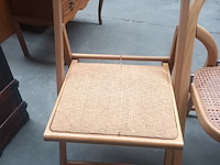 Lot 18 - houten plooistoel. 2 stuks - afbeelding 2 van  4