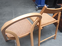 Lot 18 - houten plooistoel. 2 stuks - afbeelding 4 van  4