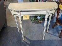 Lot 18 - klassieke lodewijk xvi-stijl consoletafel, gebarsten cremekl