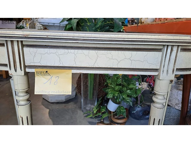 Lot 18 - klassieke lodewijk xvi-stijl consoletafel, gebarsten cremekl - afbeelding 3 van  5