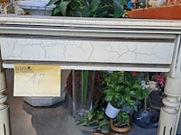 Lot 18 - klassieke lodewijk xvi-stijl consoletafel, gebarsten cremekl - afbeelding 3 van  5