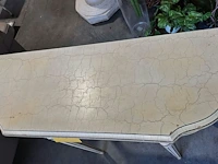 Lot 18 - klassieke lodewijk xvi-stijl consoletafel, gebarsten cremekl - afbeelding 4 van  5