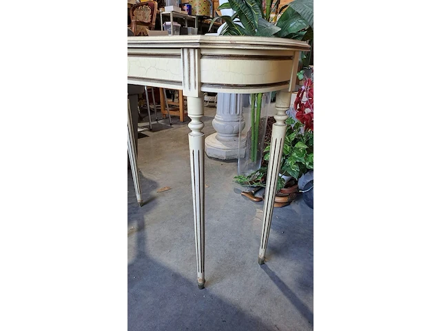 Lot 18 - klassieke lodewijk xvi-stijl consoletafel, gebarsten cremekl - afbeelding 5 van  5