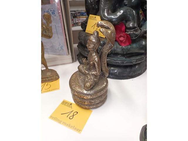 Lot 18 - koperen boeddha beeld - afbeelding 2 van  4