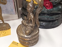 Lot 18 - koperen boeddha beeld - afbeelding 2 van  4