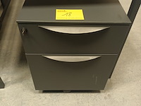 Lot 18 - ladeblok op wielen - afbeelding 1 van  3